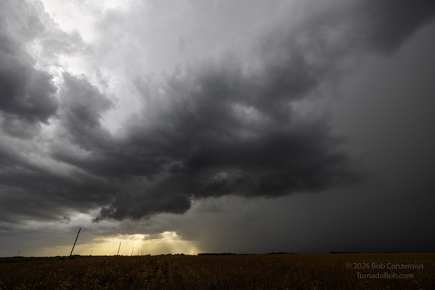 modest wall cloud
